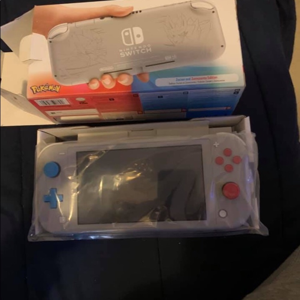 Nintendo Switch - Picture 4 of 8